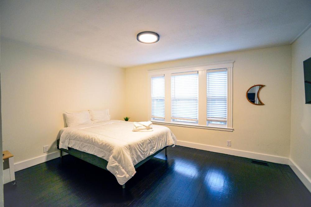 Modern Two Bedroom Condo - Boston